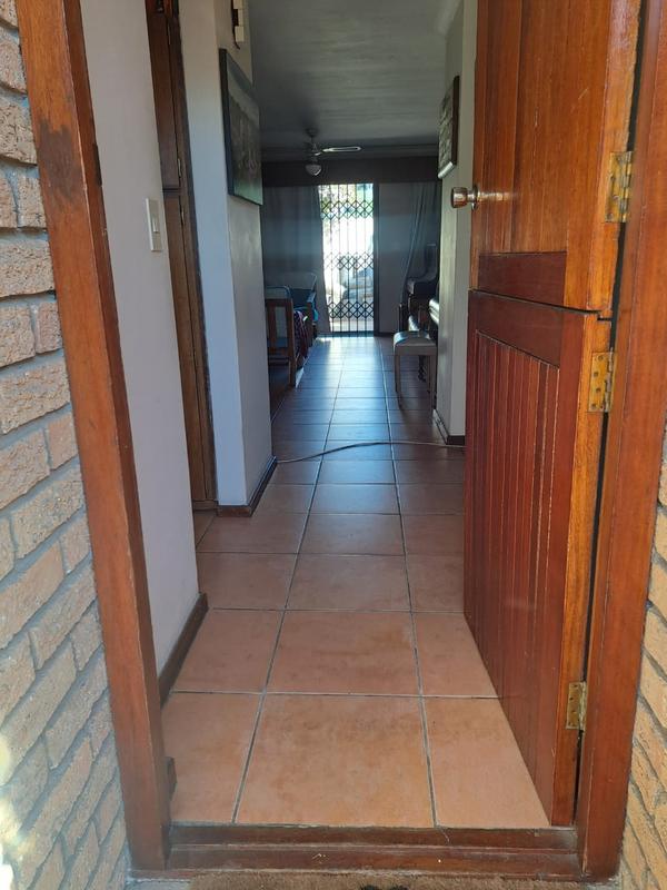 To Let 2 Bedroom Property for Rent in Loevenstein Western Cape